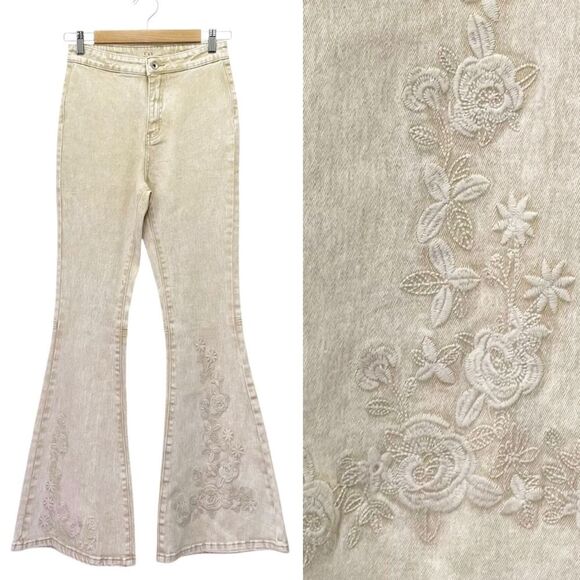 NWT Chelsea & Violet Flare Jeans Size 26 Embroidered Floral Beige Boho High Rise - Picture 14 of 14